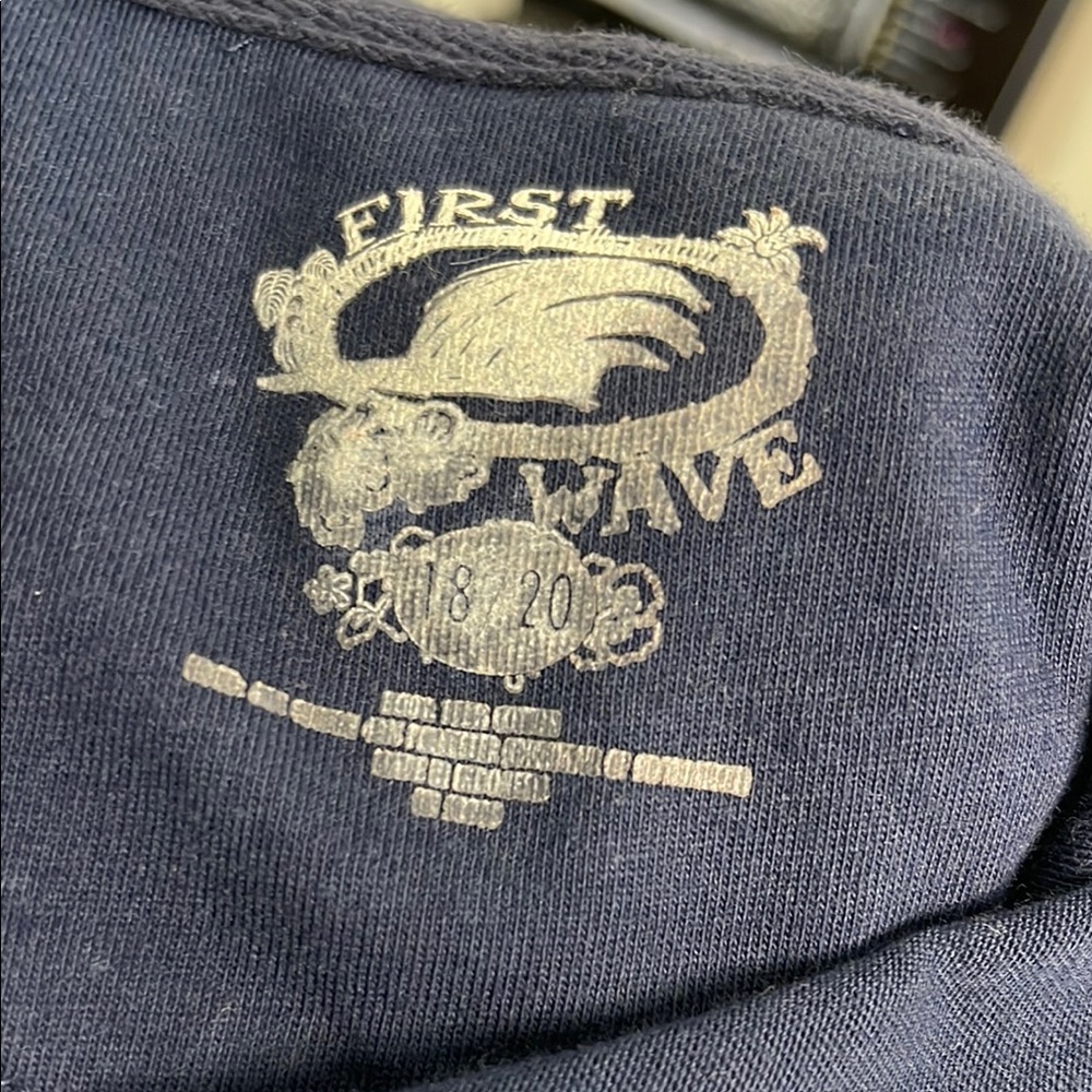 First Wave Navy Short Sleeve Hoodie Tee Size 18/20 EUC - Picture 3 of 3